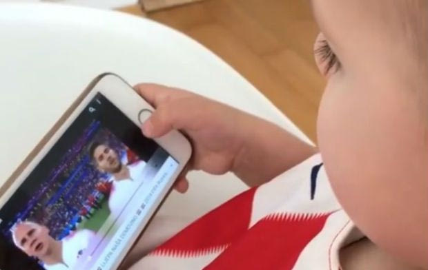 Ακόμη δεν είπε… μπαμπά και ξέρει ολόκληρη 11αδα!