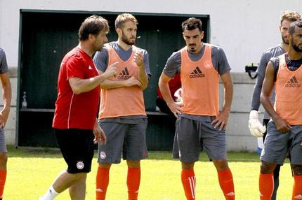 Με 6 στόπερ και 4 τερματοφύλακες για τα 6 φιλικά