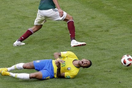 Οταν ο Τίτε έβγαινε από τα ρούχα του με το “θέατρο” του Νεϊμάρ!