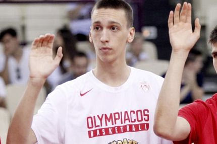 Ο Ποκουσέφσκι συναντά… δύο πρωταθλητές του ΝΒΑ κι έναν σταρ