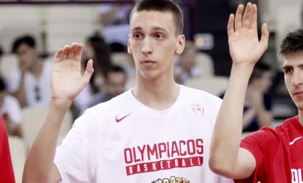 Ο Ποκουσέφσκι συναντά… δύο πρωταθλητές του ΝΒΑ κι έναν σταρ