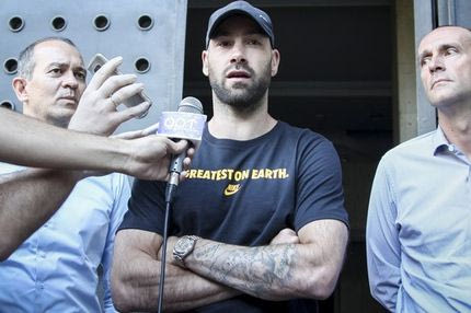 H σημαία Σπανούλης για πάντα στον Ολυμπιακό ιστό!