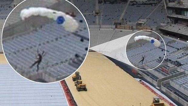 Oυρανοκατέβατος εισβολέας στο γήπεδο της Τότεναμ!