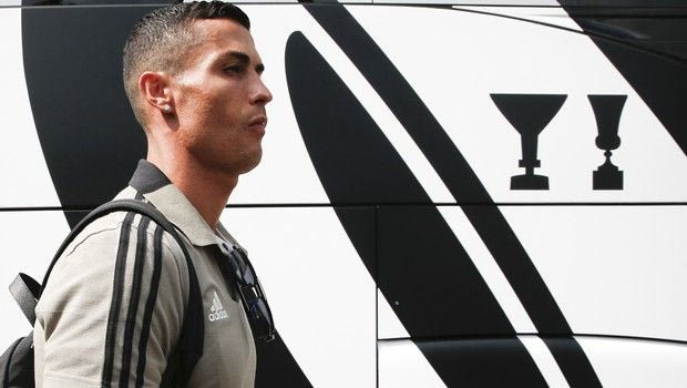 O Κριστιάνο έντυσε ΌΛΗ την οικογένεια στα ασπρόμαυρα!