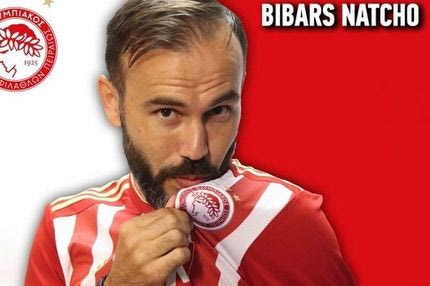 Υπέγραψε και φίλησε τη φανέλα ο Νάτχο!