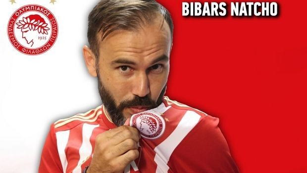 Υπέγραψε και φίλησε τη φανέλα ο Νάτχο!