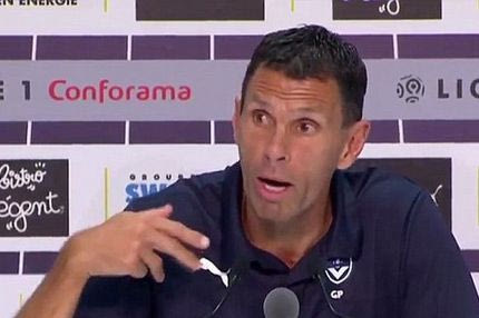 Ο Πογέτ ξέσπασε δημόσια και του έδωσαν τα… παπούτσια στο χέρι!