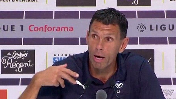 Ο Πογέτ ξέσπασε δημόσια και του έδωσαν τα… παπούτσια στο χέρι!