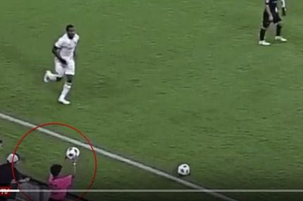 Aπίστευτο unfair από… ball-boy!