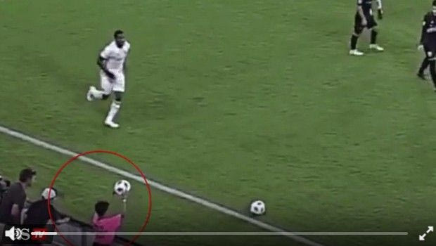 Aπίστευτο unfair από… ball-boy!