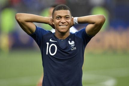 Η “ηρωική” υποδοχή της Παρί στους θριαμβευτές της Ρωσίας