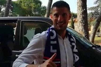 Πόζαρε με το κασκόλ της Φιορεντίνα ο Μιραλάς!