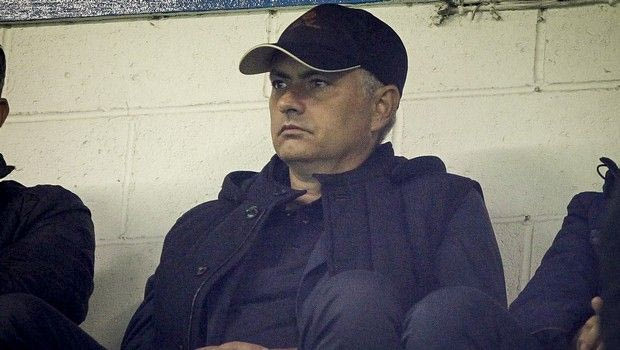 Ντύθηκε “κατάσκοπος” και πήγε να δει… Μπέρνλι ο Μουρίνιο