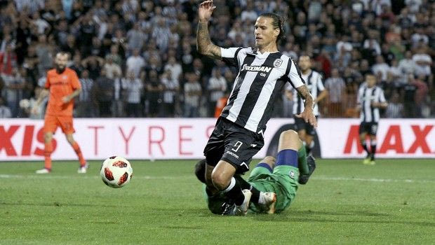 Λουτσέσκου και Παντελίδης “τσακώθηκαν” για το πέναλτι του Πρίγιοβιτς