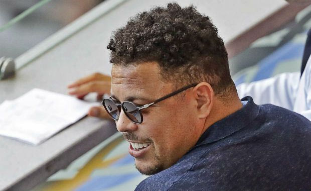 Είναι “τρελός” ο πρόεδρος Ρονάλντο: Μπαίνει και πληρώνει τα χρέη!