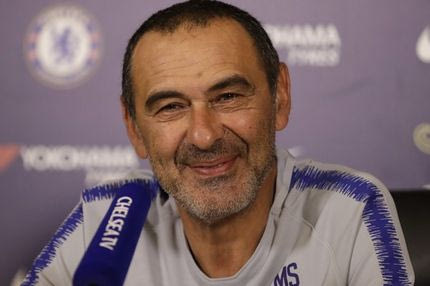 O Σάρι έδειξε την κλάση του αποθεώνοντας τον αντίπαλο προπονητή!