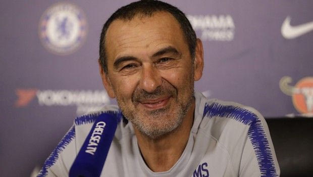 O Σάρι έδειξε την κλάση του αποθεώνοντας τον αντίπαλο προπονητή!