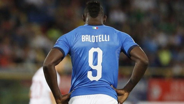 Mετά τους οπαδούς, “πέσιμο” σε Μπαλοτέλι και από τον Σάκι!