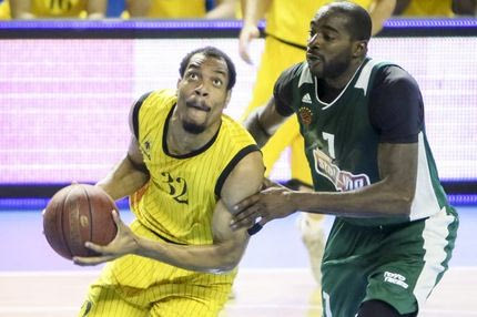 Με ήρωα τον Ματσιούλις η ΑΕΚ έριξε στο καναβάτσο τον Παναθηναϊκό