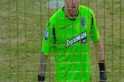 Ο ανεπίτρεπτος πανηγυρισμός του Πασχαλάκη προκάλεσε τις ύβρεις της κερκίδας