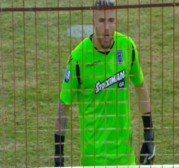 Ο ανεπίτρεπτος πανηγυρισμός του Πασχαλάκη προκάλεσε τις ύβρεις της κερκίδας