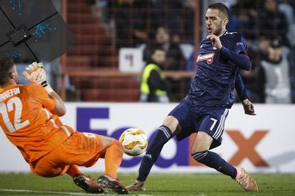 Ολυμπιακός: Πώς να κάνεις ήρωα έναν μέτριο τερματοφύλακα