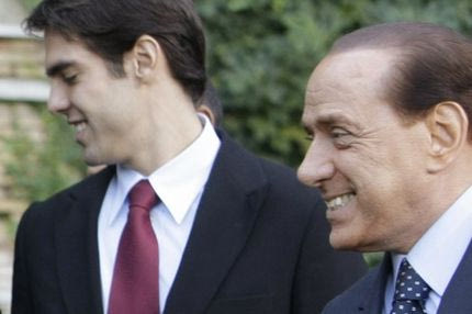 Ο Μπερλουσκόνι είναι εδώ και κάθε βράδυ ονειρεύεται τον Κακά