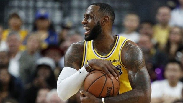 Το small ball των Lakers δεν το προλαβαίνει ούτε ο Usain Bolt