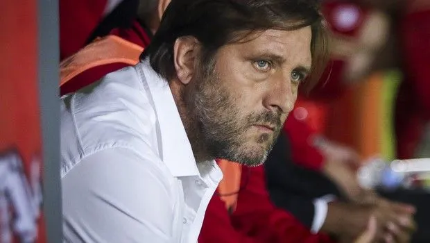 Να μείνει ο Μαρτίνς στον Ολυμπιακό;