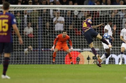 Oι απαντήσεις είναι στον φωτεινό πίνακα του Γουέμπλεϊ