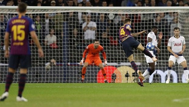 Oι απαντήσεις είναι στον φωτεινό πίνακα του Γουέμπλεϊ