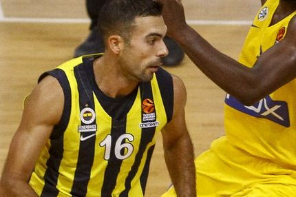 Το Fantasy έκανε… αγνώριστο τον Σλούκα και άλλους πολλούς