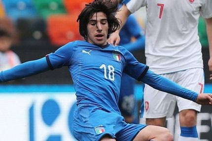 Ο Σάντρο Τονάλι δεν θυμίζει Πίρλο μόνο στο χτένισμα