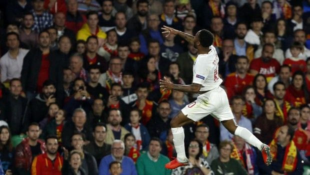 Oι Άγγλοι ονειρεύονται τρόπαιο χάρη στην Ελλάδα