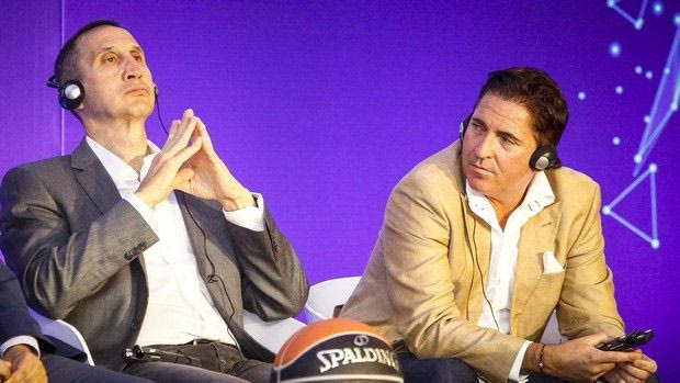 Πασκουάλ vs. Μπλατ: Ποιος κερδίζει αυτό το ντέρμπι;