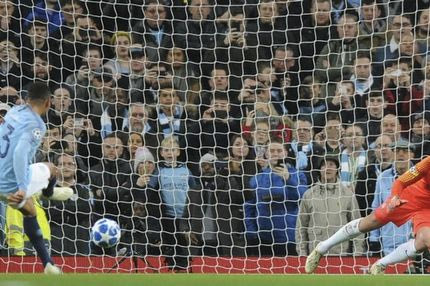 Ο Στέρλινγκ κέρδισε το πιο ανύπαρκτο πέναλτι στην ιστορία των ανύπαρκτων πέναλτι