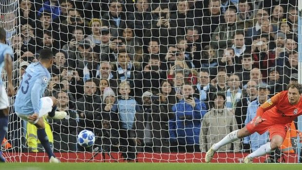 Ο Στέρλινγκ κέρδισε το πιο ανύπαρκτο πέναλτι στην ιστορία των ανύπαρκτων πέναλτι