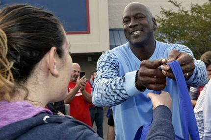 Ο Michael Jordan μπορεί να δίνει λεφτά όλη μέρα