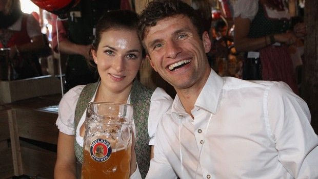 Η Μπάγερν έβγαλε ανακοίνωση για τη γυναίκα του Μίλερ και τα social media νίκησαν