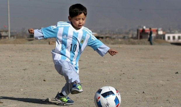 Ο Αχμαντί πήρε τη φανέλα του Μέσι κι έχασε το χαμόγελό του