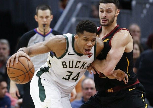 Ο Giannis κάθισε αναπαυτικά στο θρόνο του Λεμπρόν Τζέιμς