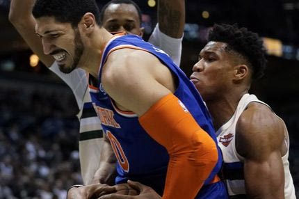 Ο Καντέρ κρατά ‘ζωντανή’ την κόντρα των Νικς με τον Αντετοκούνμπο