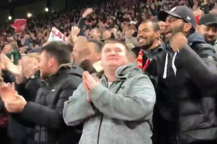 Ο τυφλός οπαδός της Λίβερπουλ έβαλε τα πράγματα στη θέση τους