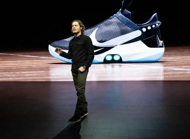 Nike Adapt BB: Το πιο ‘έξυπνο’ παπούτσι θα χρειάζεται φόρτιση