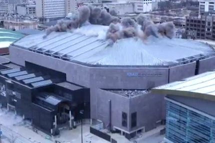 Οι Μιλγουόκι Μπακς κυριολεκτικά… ανατίναξαν το γήπεδό τους