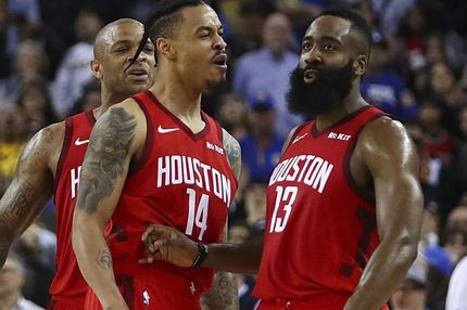 Το τρίποντο του Χάρντεν μέσα από το γήπεδο είναι απόλαυση