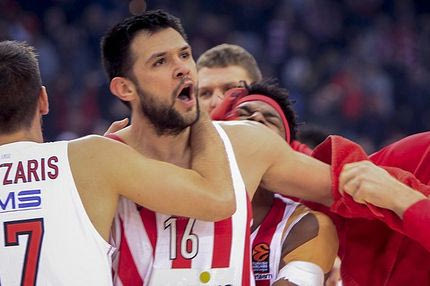 Ολυμπιακός – Μπασκόνια: Ο Παπανικολάου έλιωσε το χιόνι με 6/7 τρίποντα