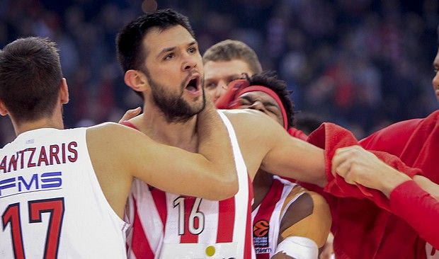 Ολυμπιακός – Μπασκόνια: Ο Παπανικολάου έλιωσε το χιόνι με 6/7 τρίποντα