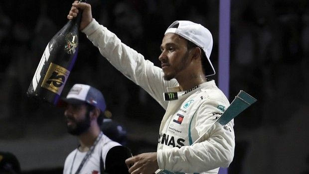 Ο Λιούις Χάμιλτον έχει ένα σοβαρό λόγο για να τρώει γαριδάκια