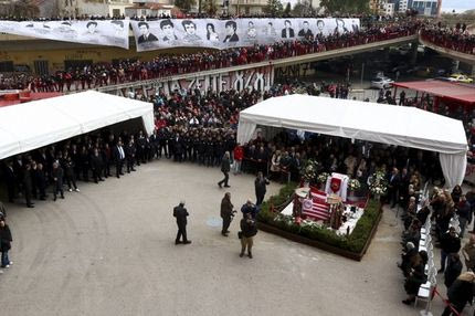 Το μνημόσυνο για τη Θύρα 7 μέσα από φωτογραφίες